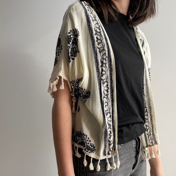 ROMWE Leaf Print Tassel Hem Kimono - Picture 4 of 12